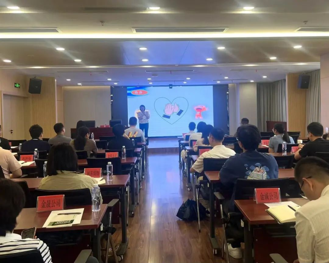 与压力共舞，，，，，做幸福的自己——市问鼎国际官网公司开展心理健康知识讲座