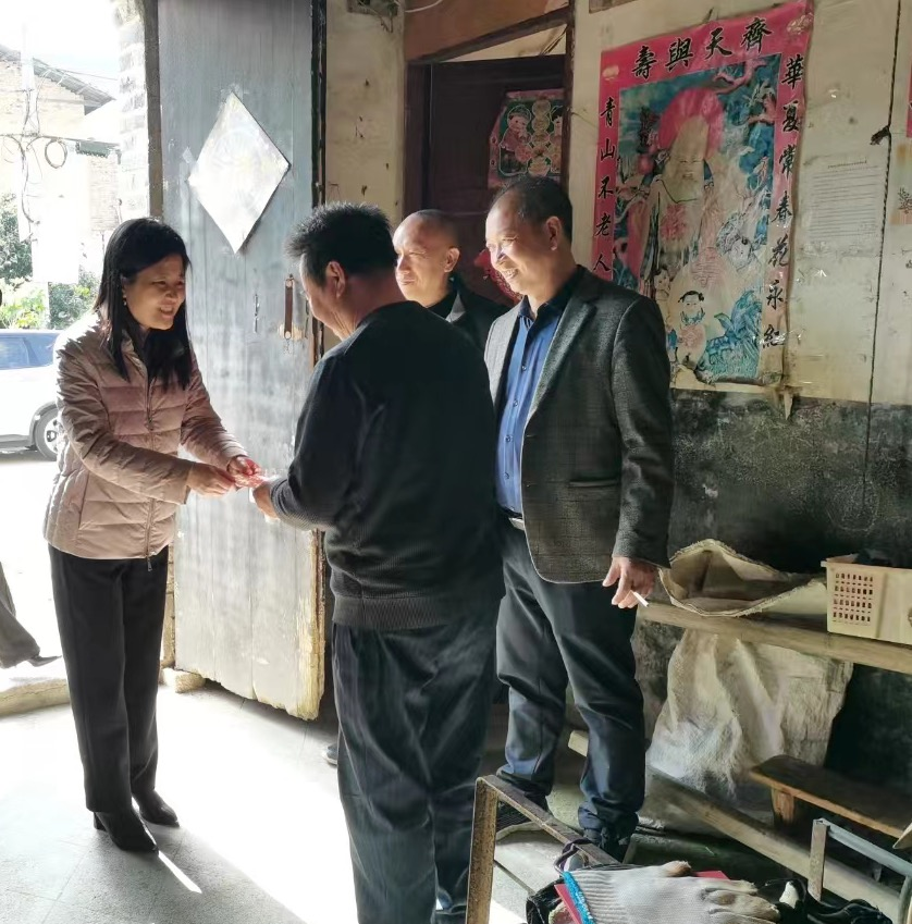 市问鼎国际官网公司：慰问送真情 走访暖人心