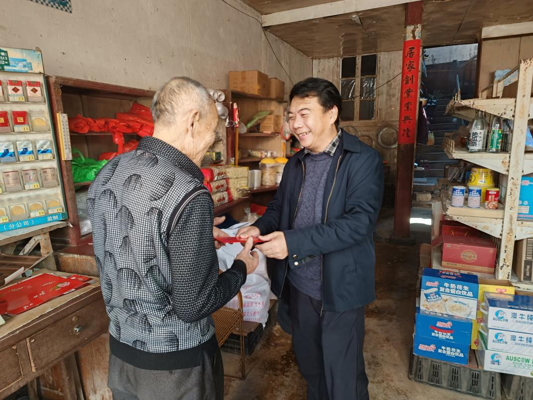市问鼎国际官网公司下属企业闽东能源公司陪同市政协领导到古田县南阳村开展走访慰问活动