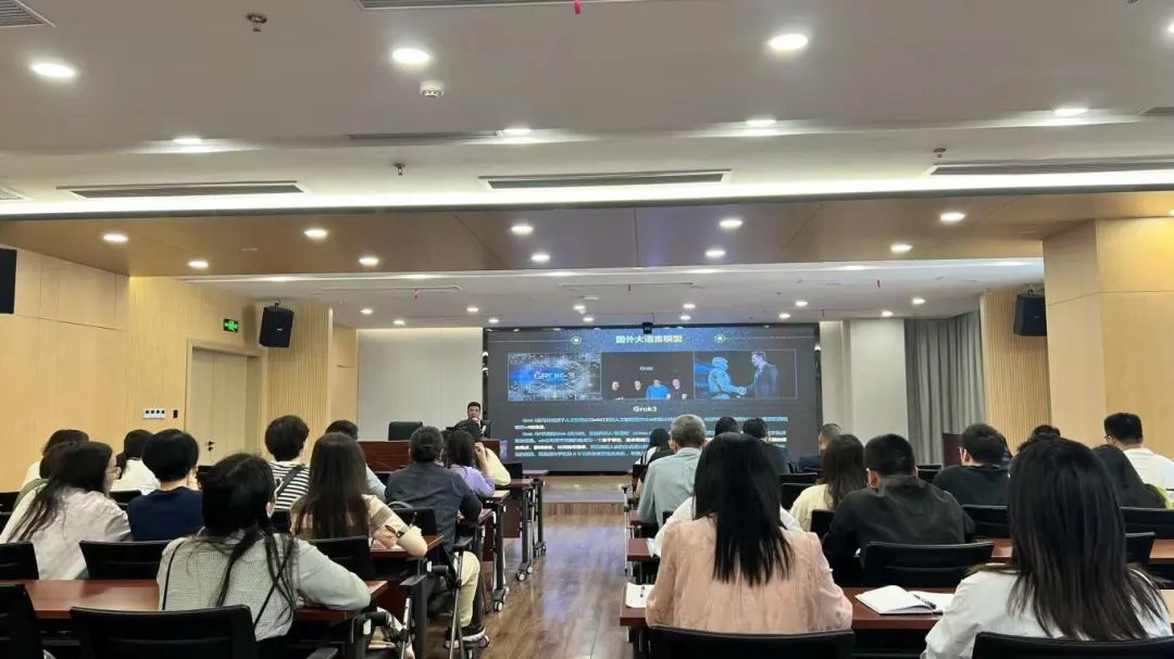市问鼎国际官网公司开展“AI赋能政企文宣”培训活动