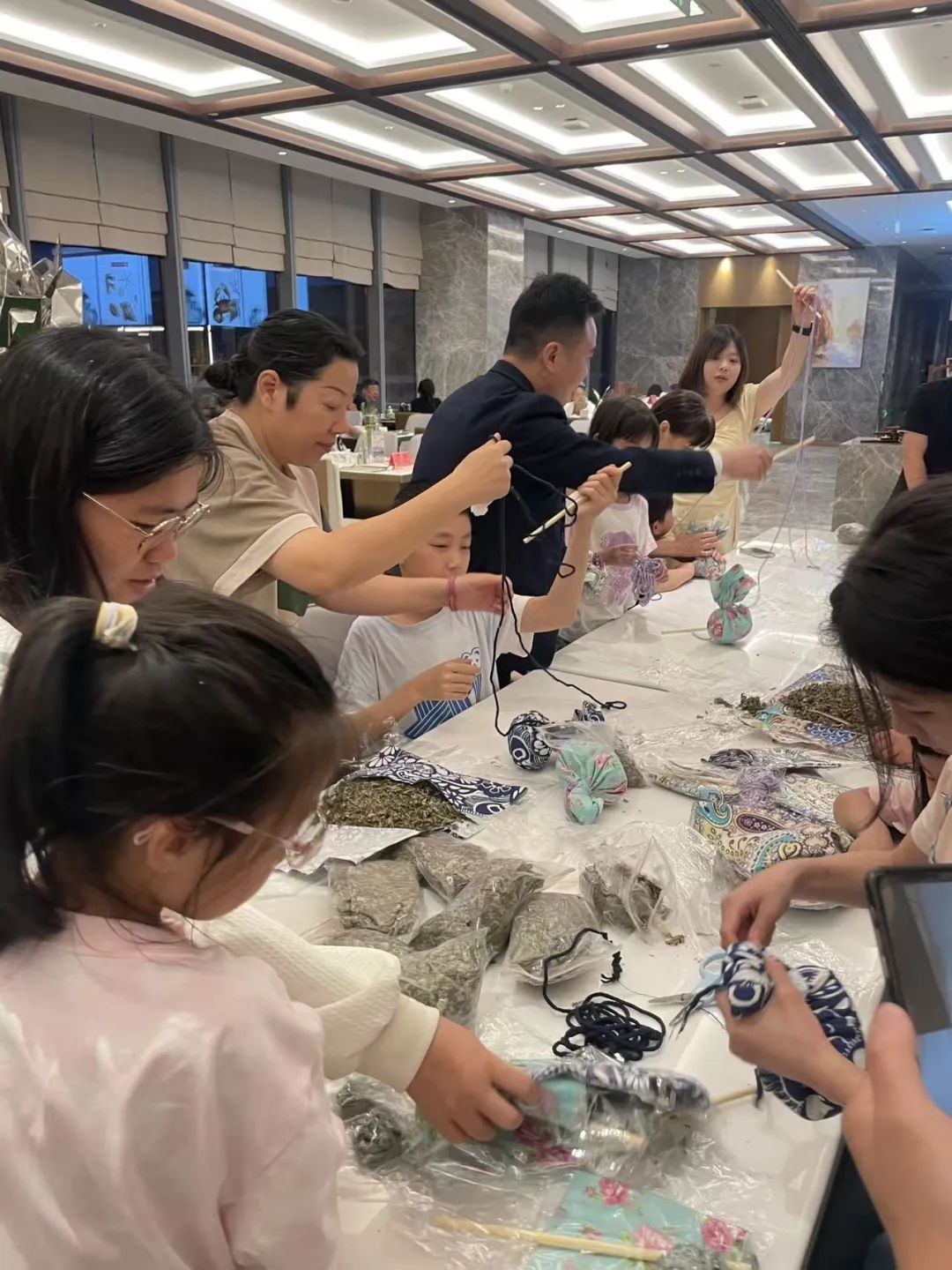 【问鼎国际官网风采】双节奇遇记！市问鼎国际官网公司下属企业三都澳大酒店解锁民俗童趣新玩法