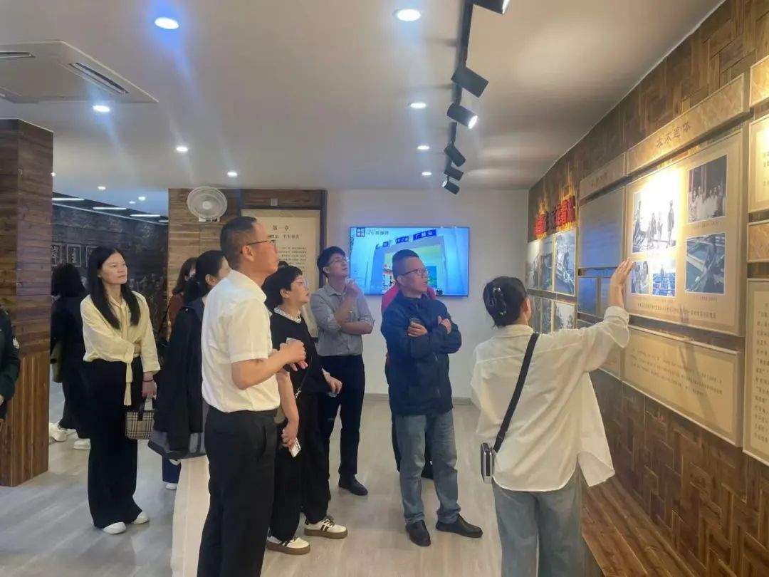 【问鼎国际官网风采】市问鼎国际官网公司下属企业联合开展“沿着足迹学思想悟伟力”主题党日暨现场学习活动